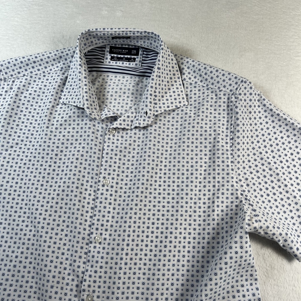 Cactus Man Shirt Mens XL White Geometric Stretch Short Sleeve Non Iron Tech